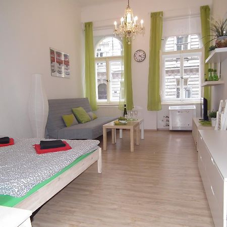 Apartment In The Centre Praha Bagian luar foto