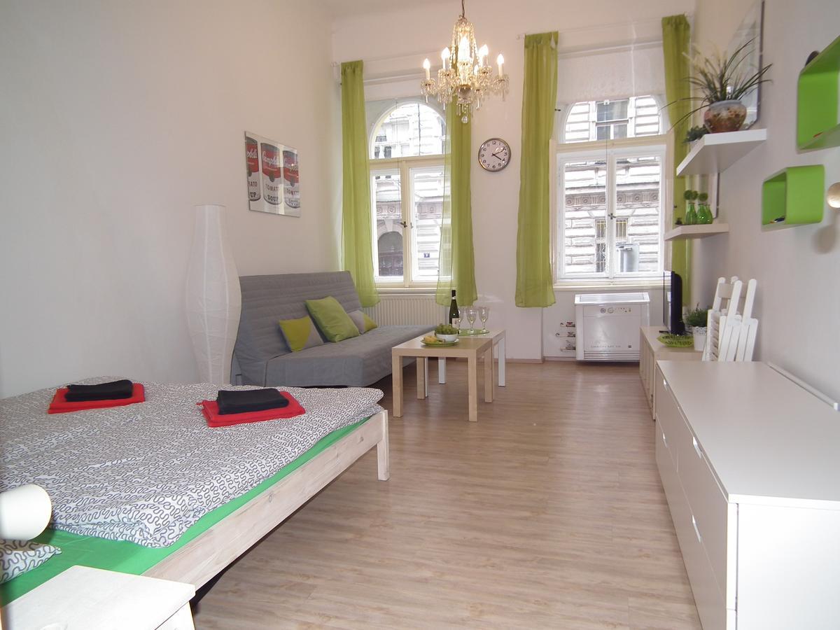 Apartment In The Centre Praha Bagian luar foto