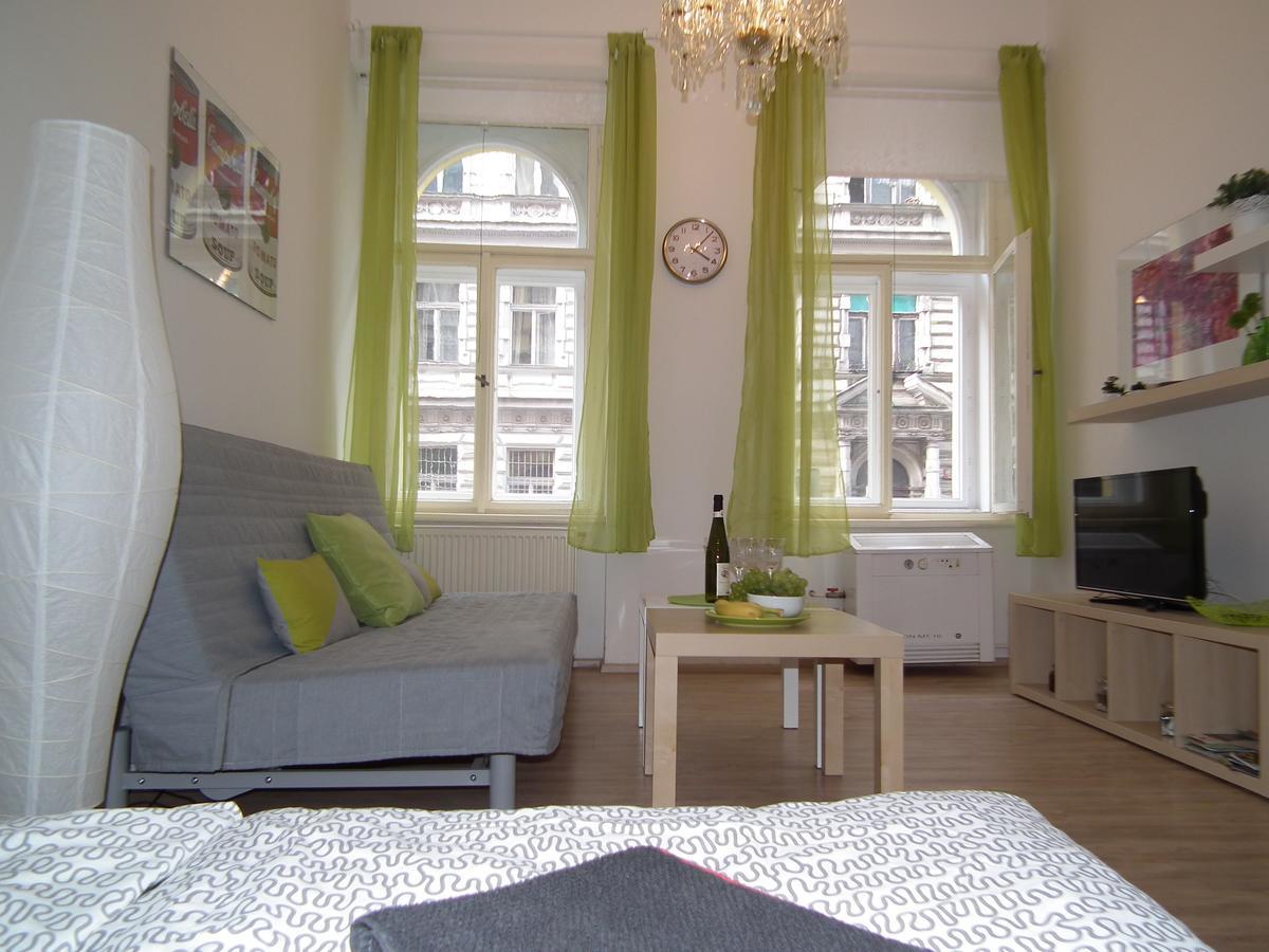 Apartment In The Centre Praha Bagian luar foto